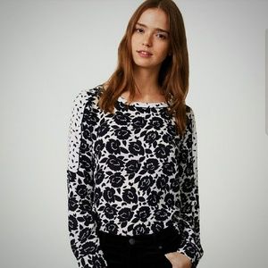 Loft Size XS Black & White Gardenia Print Blouse